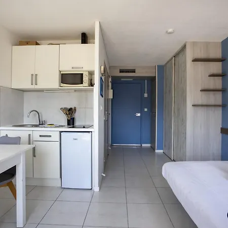 Air-conditioned Near The Train Station Apartament Nicea