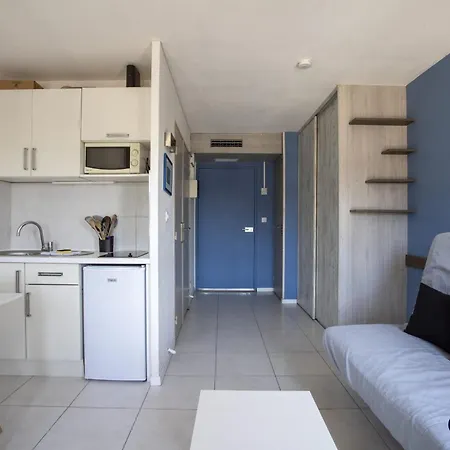 Air-conditioned Near The Train Station Apartament Nicea